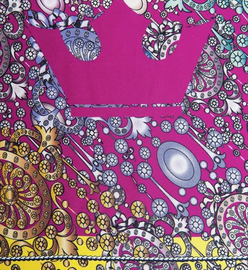 ⁦The Crown Fuchsia Printed Silk-twill Scarf⁩ - الصورة ⁦4⁩