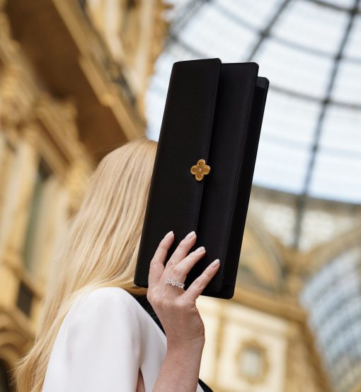 ⁦Time 22 Black satin jewel clover clutch⁩ - الصورة ⁦9⁩