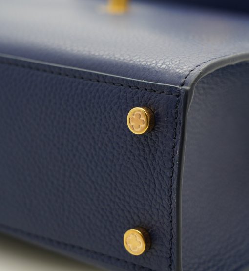 ⁦First Lady Flower-twist Navy blue textured leather handbag⁩ - الصورة ⁦10⁩