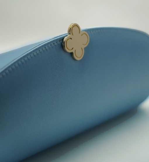 ⁦Lady Princess Blue Sky silk  clutch⁩ - الصورة ⁦6⁩