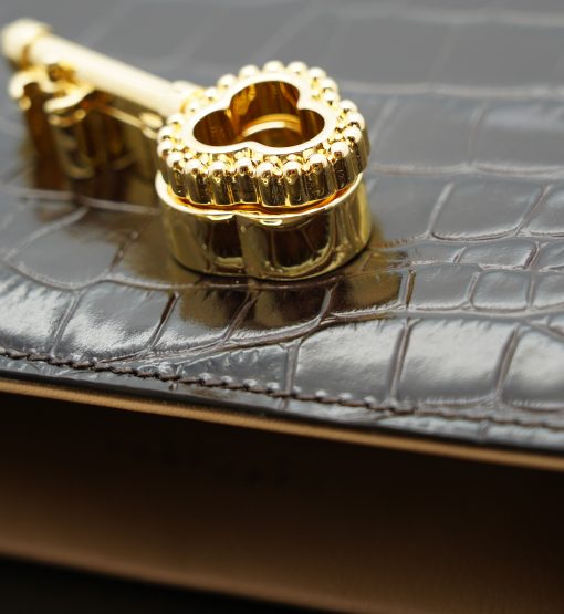 ⁦Lady Cardinal Time Keys Brown Espresso croc embossed  leather bag⁩ - الصورة ⁦9⁩