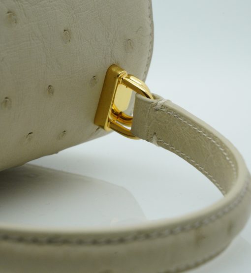 ⁦Tiffany 21 Beige Ostrich leather handbag⁩ - الصورة ⁦12⁩