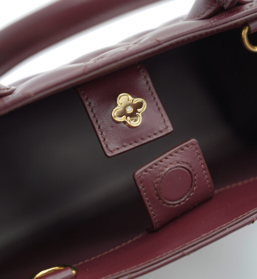 ⁦Burgundy quilted leather small tote bag⁩ - الصورة ⁦6⁩